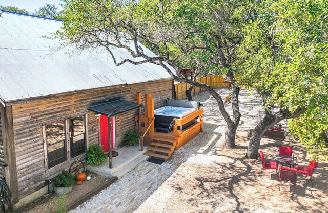 Happy Hideaway I Hot tub, stargazing!