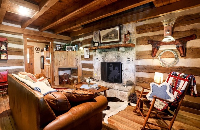 Happy Trails Log Cabin | Wildlife | Fireplace