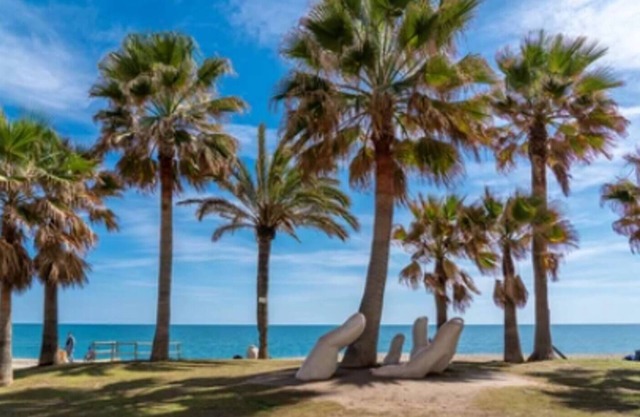 Happy Travel Jasmine Higueron