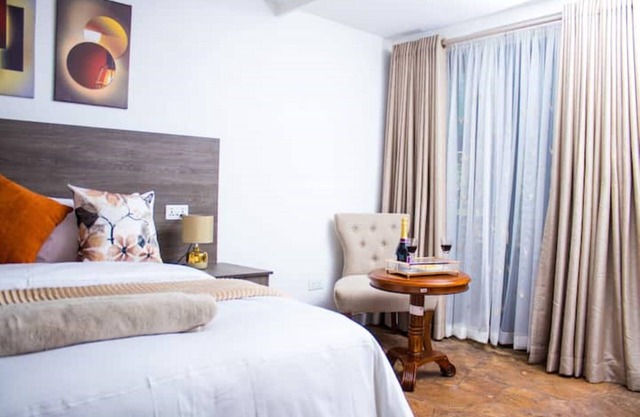 Harare Deluxe Studio-Beige Suitenn