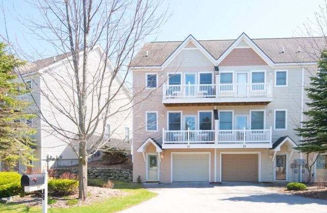 Harbor Village Townhouse Condo at LK MI