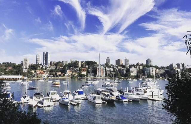 Harbourfront apartment with stunning views