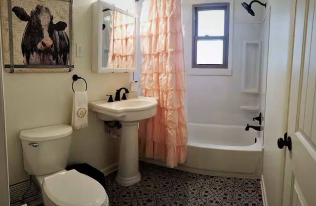 Harris House - Blocks away from quaint downtown Oneonta, Shopping and Food