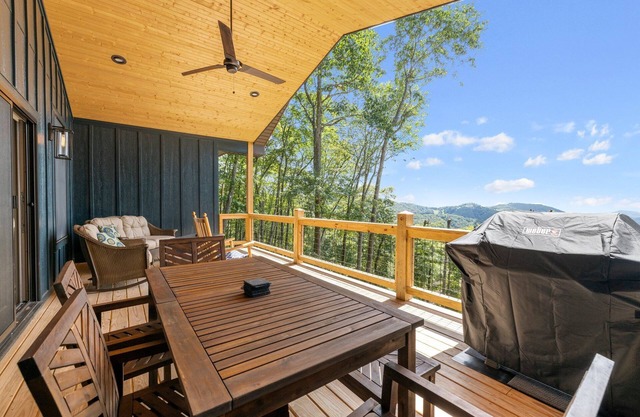 Hatley Pointe and Wolf Laurel Resorts - Dine, Hike, Swim, Ski, Air Conditioning