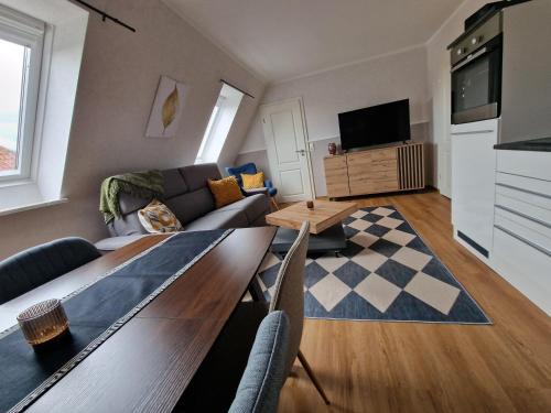 Haus-Fehmarn-am-Dorfteich-|-Wohnung-2-West