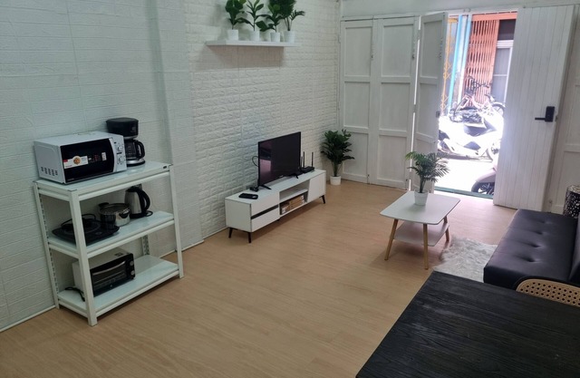 Haus Sathorn Pier: Cozy 2-Bedroom Retreat, 5 Minutes to BTS City Center