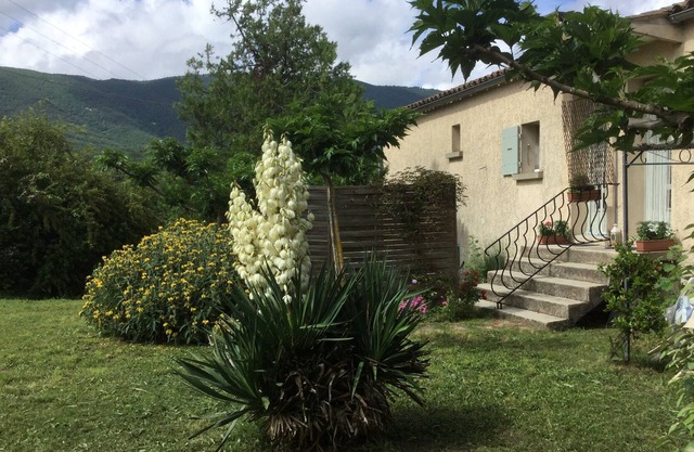Haute-Provence, charming gîte at the foot of the Grand Luberon