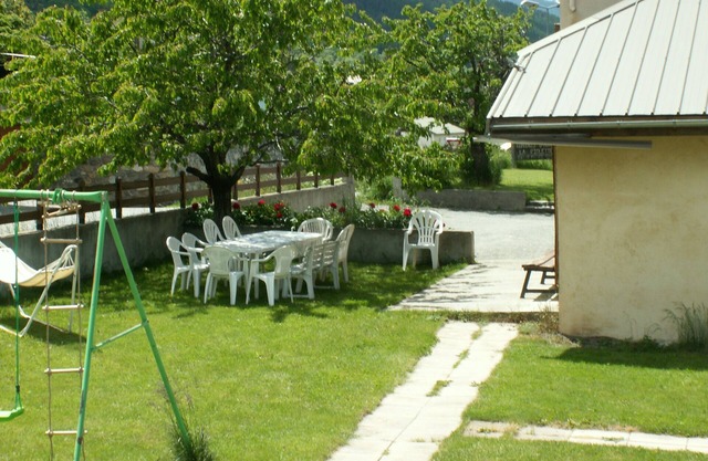 HAUTES ALPES DU SUD, BRIANCON EN CHALET de 15 + 3 pers, 6 SALLES DE BAIN WC