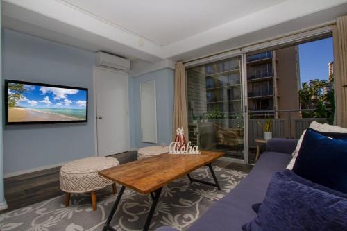 Hawaii Style Centrally located with full kitchen