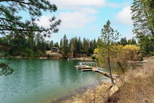 Hayden Lake Lodge, Game Area,Lake access,Sleeps 20