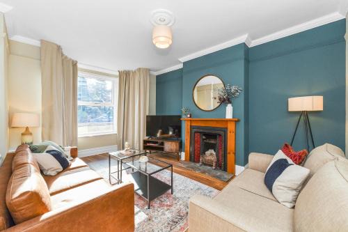 Haydn House Luxurious Retreat - 4 bedroom, 10 guest max, Perfect home away from home