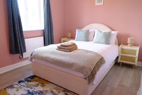 Haydon Stays Swindon 5bed Sleeps 9