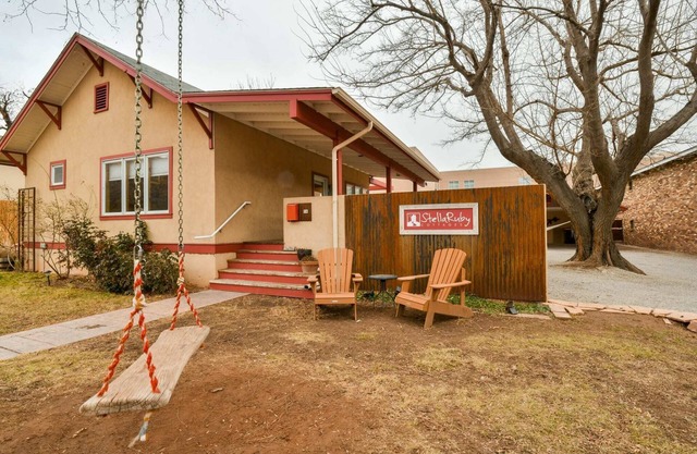 Hazel @ Stella Ruby Cottages - Steps to Downtown