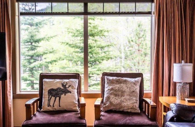 Heart of the Rocky Mountains Unexpected Value in the Canadian Rockies 3BR 2BA