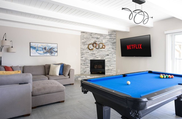 Heated Patio, 4BR Oasis w Pool & Pool Table