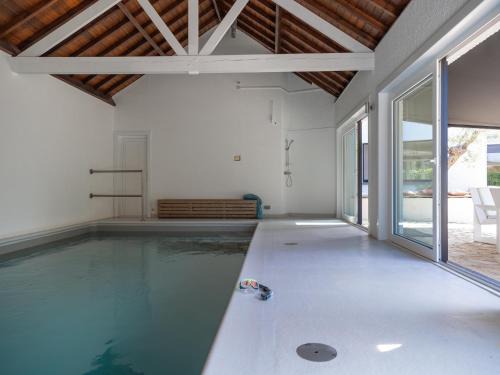 Heated Pool & Beach Access, cleaning included