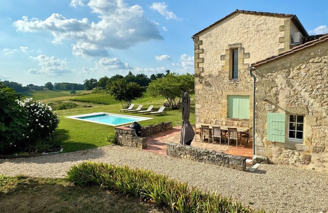 Heated pool, beautiful traditional stone house & stunning views near St Émilion