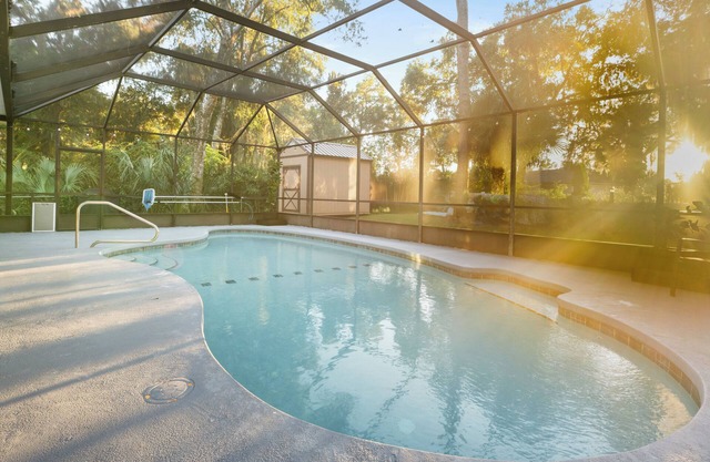 Heated Pool Playful Turtle! 10 min. to beach! Pet Friendly!Lots of Activities