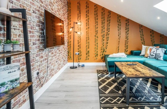 Heliodoor Apartments Milton Keynes 2-Bedroom Flat