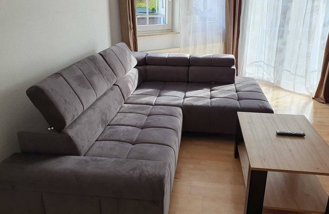 Helle 2,5 Zimmer Wohnung, neu Möbliert mit Großem Balkon, 5 Min. bis zur City