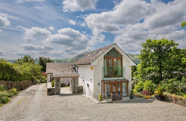 Helm View, Grasmere, Sleeps 10 with Hot tub!