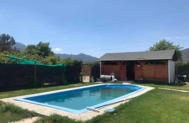 Hermosa casa de campo con piscina y quincho.