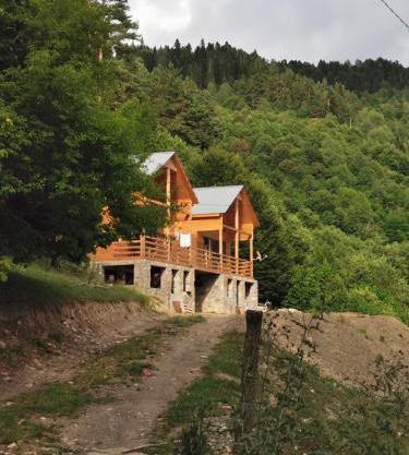 Heshkili Cottages