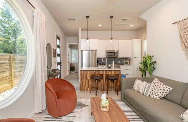 Hestia: New and Modern Near South Congress