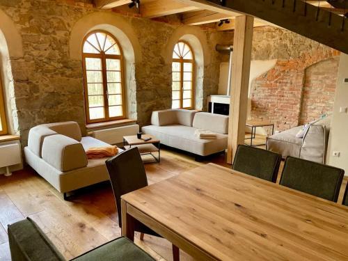 HexenburgbeiDresden 4 Zimmer Architektengaleriewohnung mit Whirlwanne, Kamin und Balkon - Nähe Sächsische Schweiz