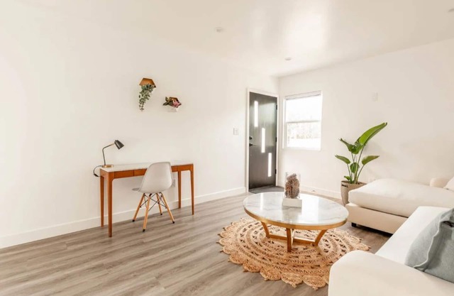 HexHaus, a Bright & Modern Newly Renovated Home with Free Parking