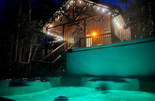 Hiawassee Cabin/Hot Tub/Creekside/Pet Friendlyn