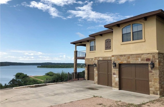 Hickory Lake House on Lake Travis 5 min to Hidden Falls Adv Park or Camp Creek n