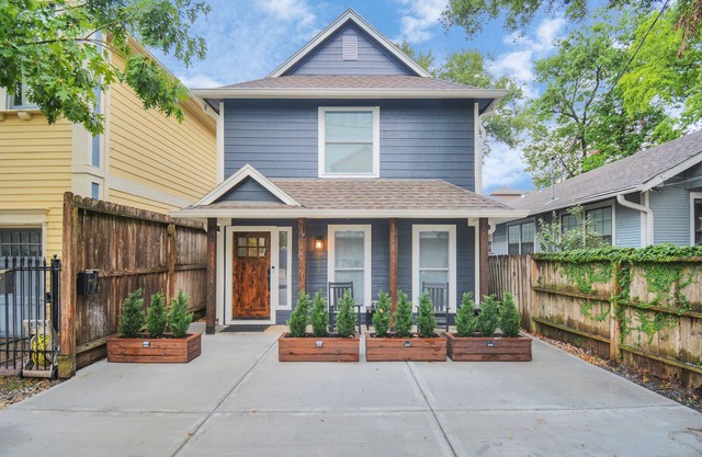 Hidden GEM in Houston Heights - entire home with all of the amenities you need!