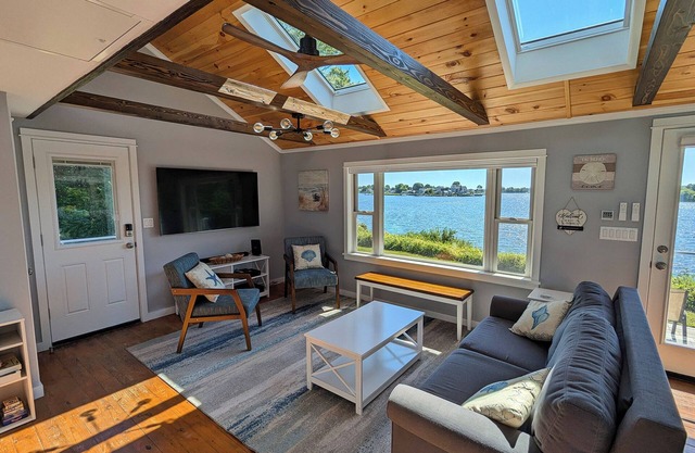 Hidden Narragansett Gem! VIEWS, VIEWS, VIEWS!