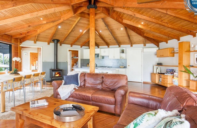 Hidden Orchard - Pet Friendly - 4 Mins Walk to Beach