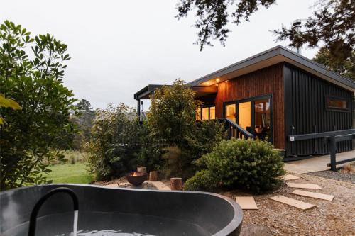 Hidden Springs Retreat - Karangahake Mountain View