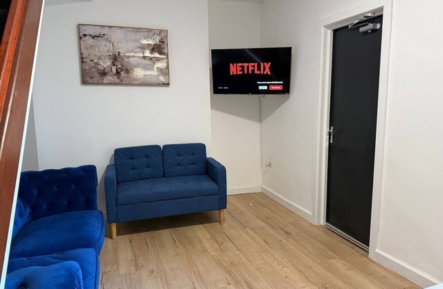 Hideaway 4-Bed House in Bridgend"