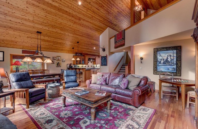 High Country Lodge - Hot Tub, Amenities Access, Shuffleboard and Horse Shoe Pit