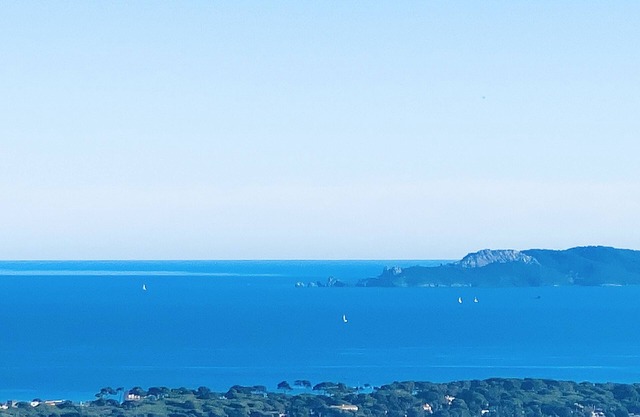 High end estate with superb sea view, heated swimming pool, tennis, jacuzzi