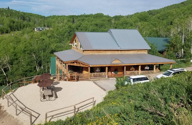 High Mountain Cabin, Spectacular Views, Minutes from Park City + Bunk House
