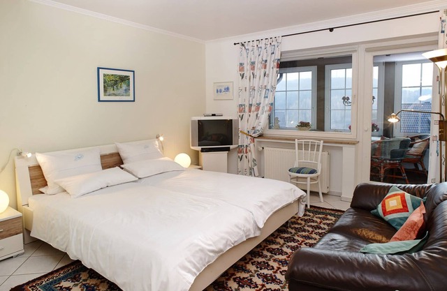 high quality, lovingly furnished 4-star apartment i. d. Vulkaneifel