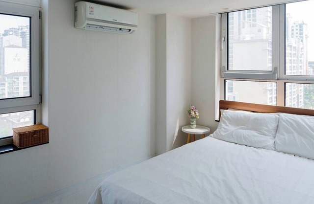 High-Rise COZY 3-bedroom apartment in Gangnam Seoul COEX