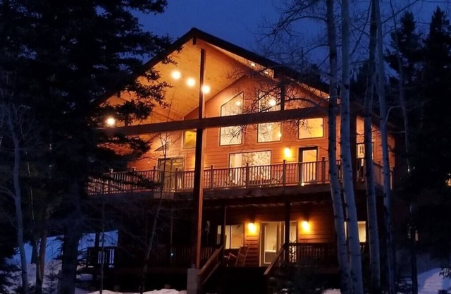 High speed internet, Views,Hot Tub, Firept, Gamerm, AF trails right behind house