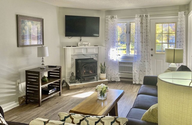 Hike, Ski, Explore: Lincoln Condo w/Pool Access