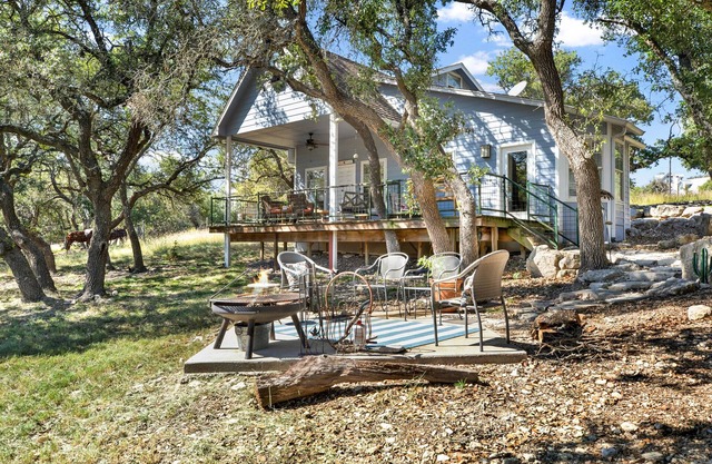 Hill Country Cottage; Gorgeous Views; Relax and unplug from city life.