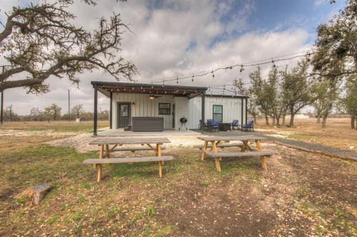 Hill Country-Fire Pit & Hot Tub!
