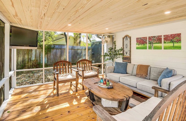 Hill Country Retreat *Cozy Outdoor Living Space*