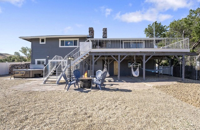 Hill House Hot Tub Views & BBQs Close To Downtown