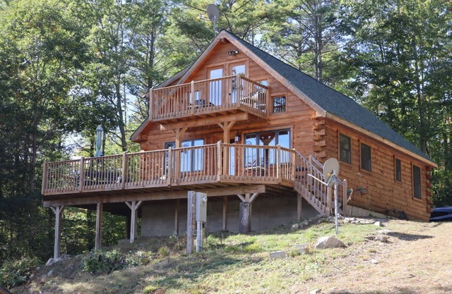 Hillside ADK Log Cabin with beautiful Schroon Lake views - 5 minutes to village!