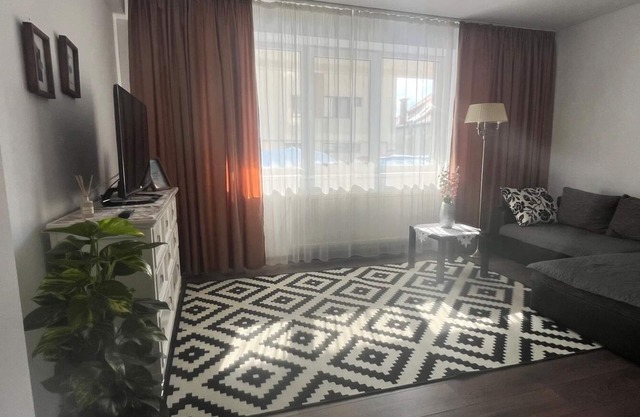 Hillside Apartment Near City Center – Quiet, Green & Super Central